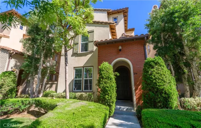 MLS: OC23164200 Condo For Sale