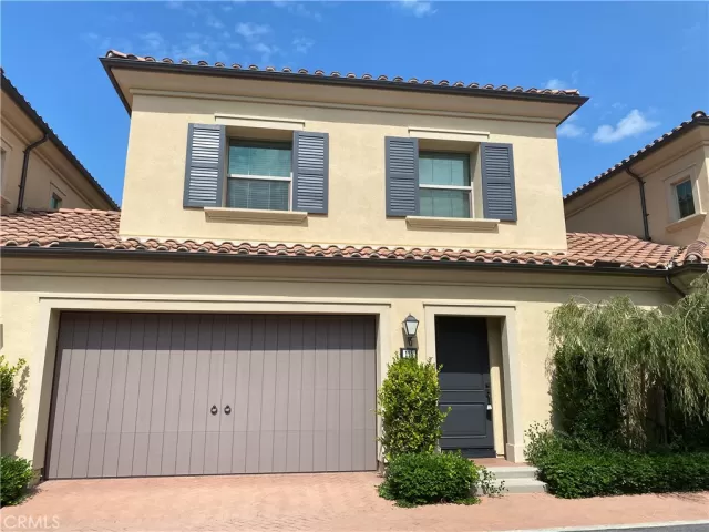 MLS: OC23164386 Condo For Sale