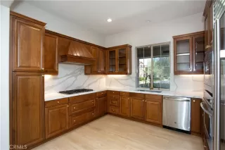 Photo #6: OC23164434 Listing 