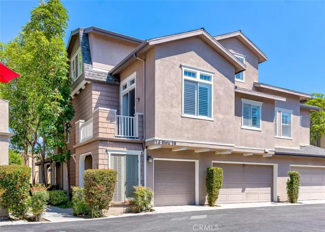 MLS: OC23164446 Condo For Sale