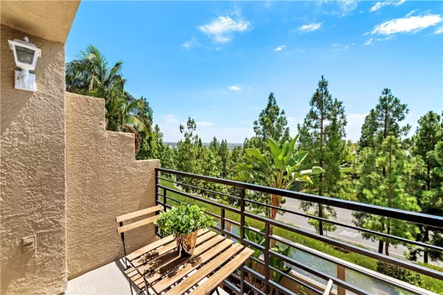 MLS: OC23164900 Condo For Sale