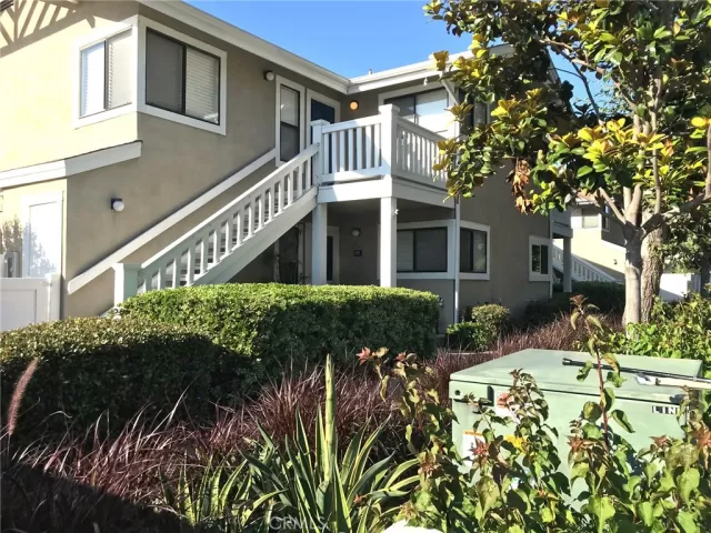 MLS: OC23164933 Condo For Sale