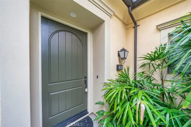 MLS: OC23165211 Condo For Sale