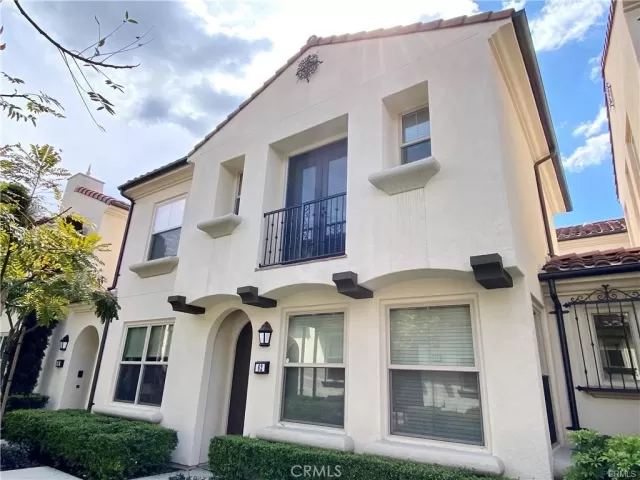 MLS: OC23165609 Condo For Sale