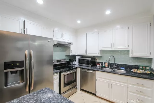 MLS: OC23165718 Condo For Sale