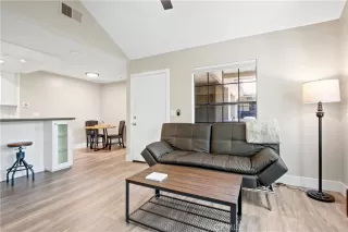 Photo #4: OC23165843 Listing