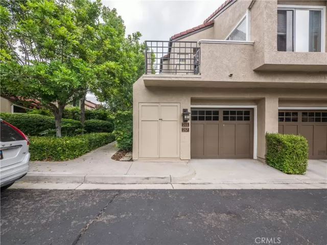 MLS: OC23165981 Condo For Sale