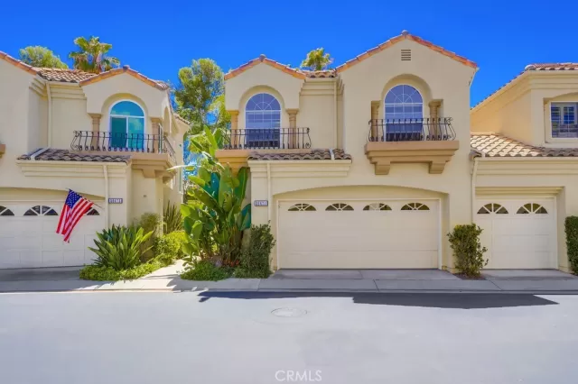 MLS: OC23166611 Condo For Sale