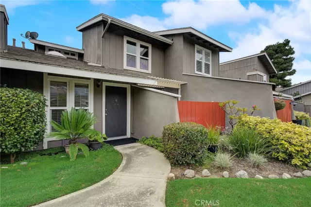 MLS: OC23166791 Condo For Sale