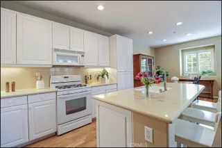 Photo #4: OC23166911 Listing