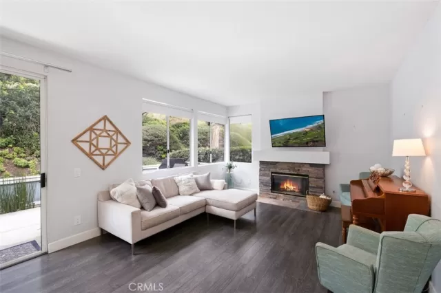 MLS: OC23167197 Condo For Sale