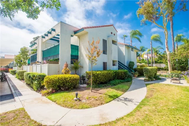 MLS: OC23167754 Condo For Sale