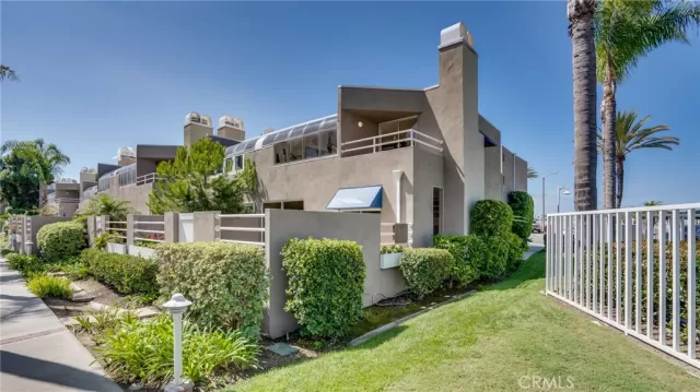 MLS: OC23167881 Condo For Sale