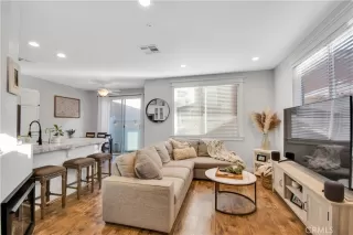 Photo #4: OC23168375 Listing