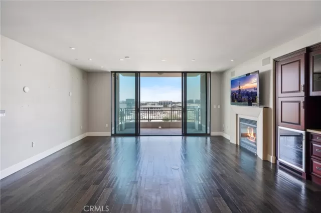 MLS: OC23168950 Condo For Sale