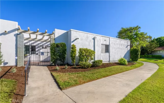 MLS: OC23169010 Condo For Sale