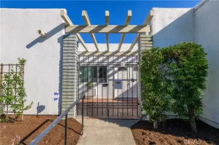 Photo #3: OC23169010 Listing