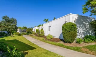 Photo #4: OC23169010 Listing