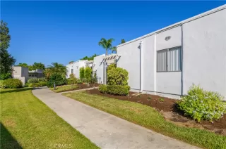 Photo #5: OC23169010 Listing