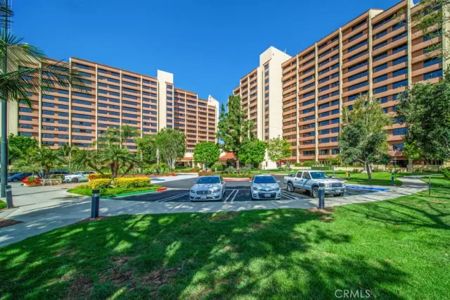 MLS: OC23169180 Condo For Sale