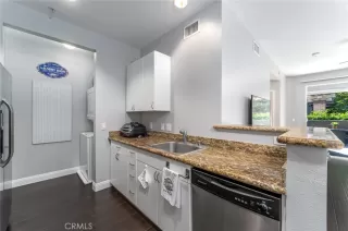 Photo #4: OC23169430 Listing 