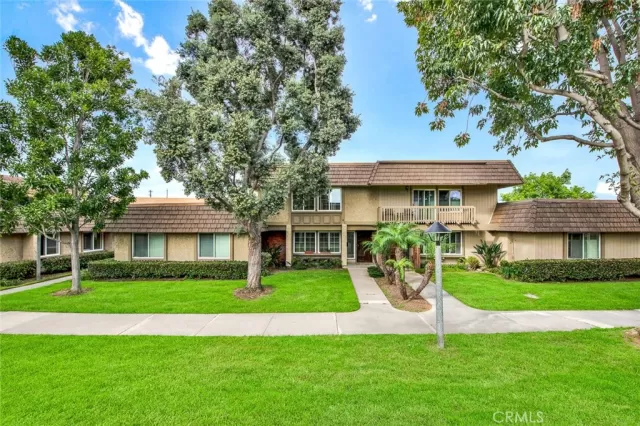 MLS: OC23169526 Condo For Sale