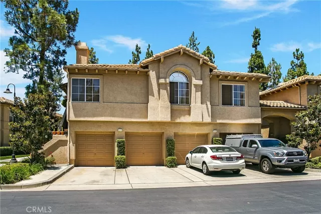 MLS: OC23169549 Condo For Sale