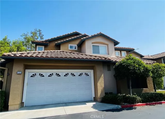 MLS: OC23170372 Condo For Sale