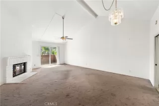 Photo #2: OC23171058 Listing