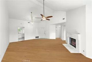 Photo #3: OC23171058 Listing