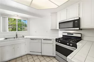 Photo #6: OC23171058 Listing