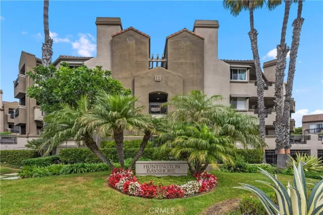 MLS: OC23171126 Condo For Sale