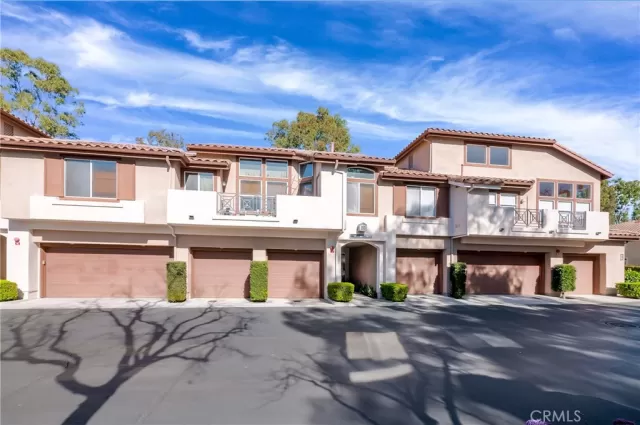 MLS: OC23171305 Condo For Sale