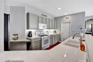 Photo #6: OC23171661 Listing 