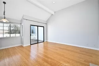 Photo #2: OC23171697 Listing