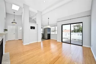 Photo #4: OC23171697 Listing