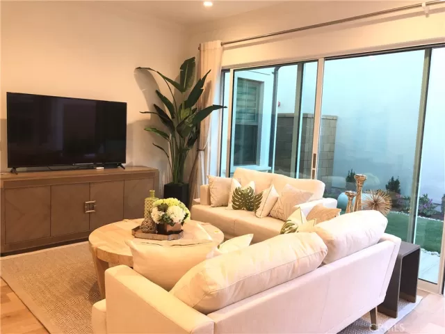 MLS: OC23172435 Condo For Sale