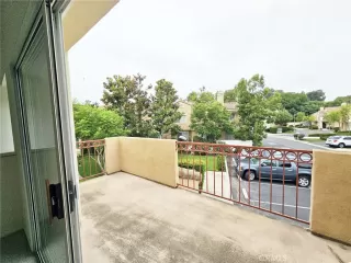 Photo #5: OC23172625 Listing 