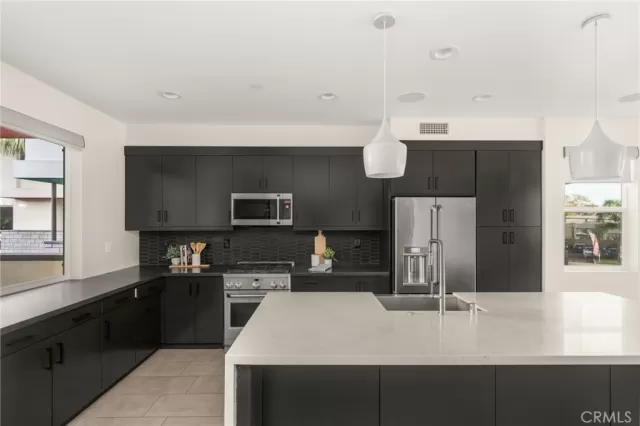 MLS: OC23172728 Condo For Sale