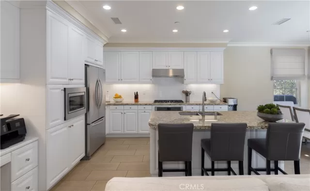 MLS: OC23172991 Condo For Sale