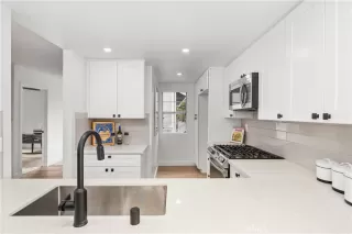 Photo #4: OC23173020 Listing