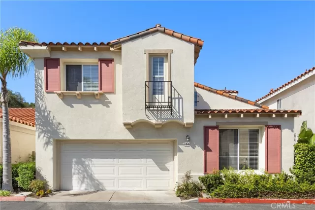 MLS: OC23173313 Condo For Sale