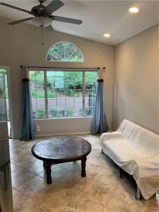 Photo #6: OC23173376 Listing 