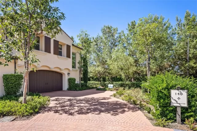 MLS: OC23173391 Condo For Sale