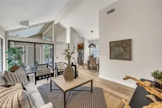 Photo #5: OC23173581 Listing 