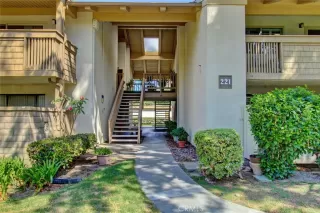 Photo #3: OC23173771 Listing