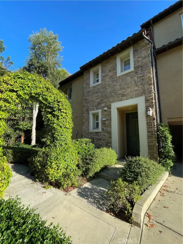 MLS: OC23174087 Condo For Sale