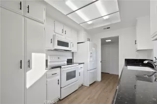 Photo #5: OC23174162 Listing 