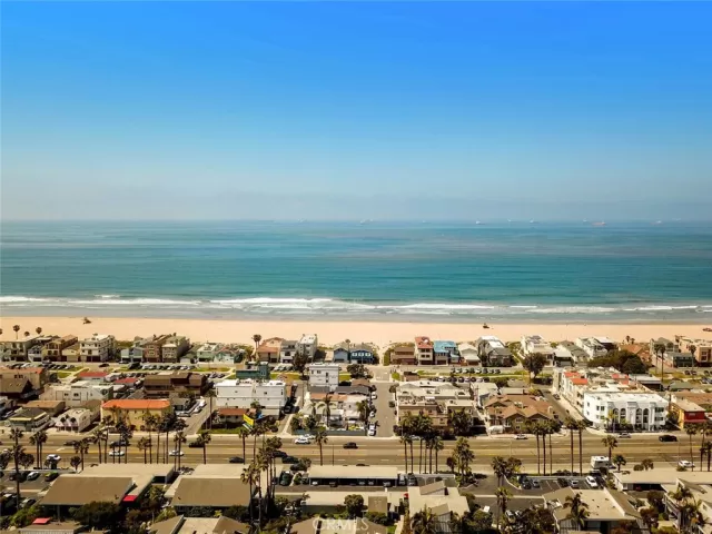 MLS: OC23174508 Condo For Sale