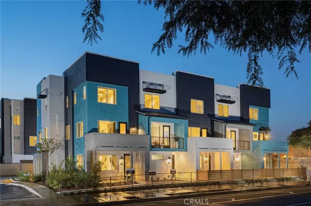 MLS: OC23174706 Condo For Sale